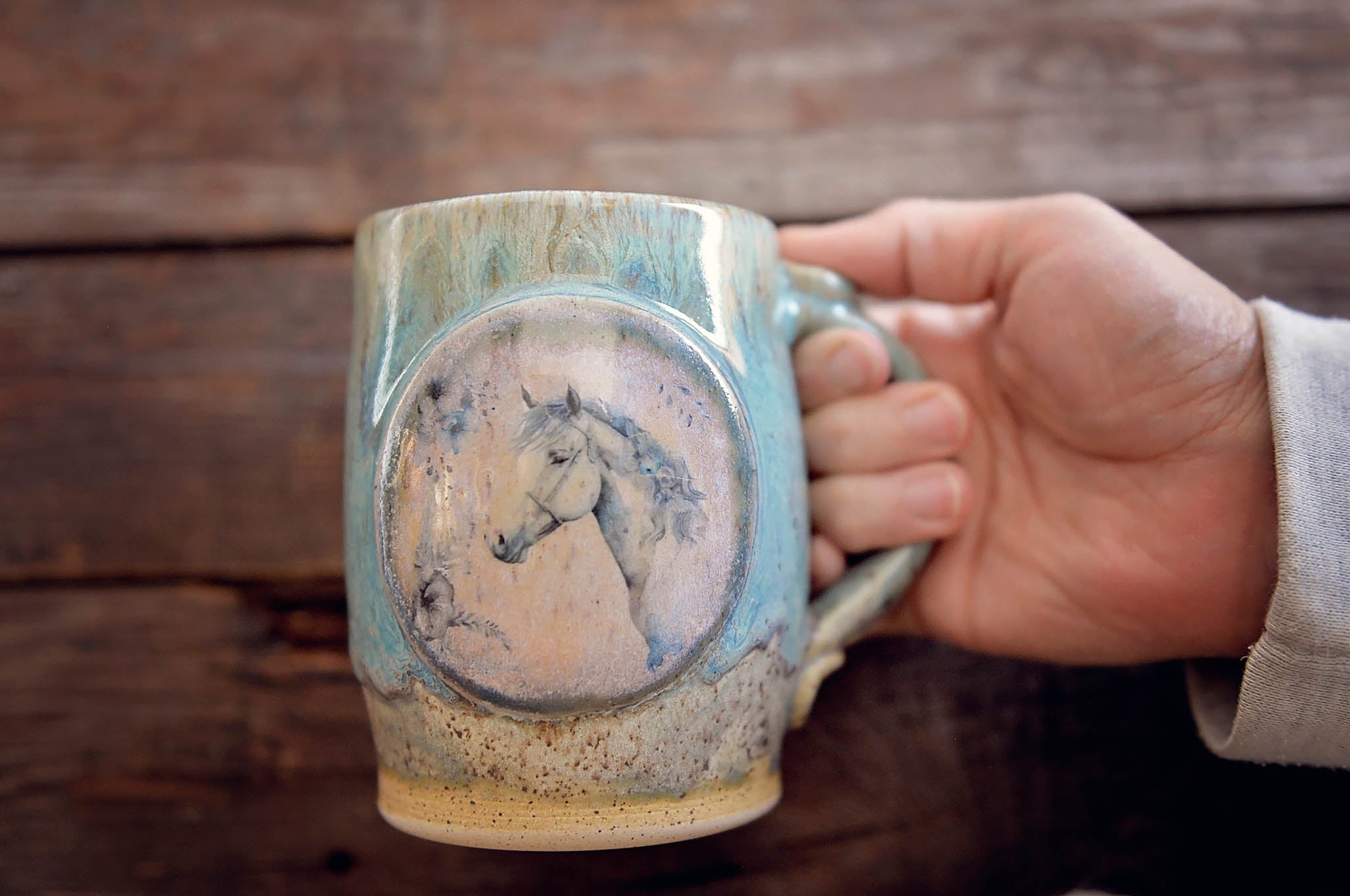 16.9oz Rusted Blue Wildflower Horse Mug