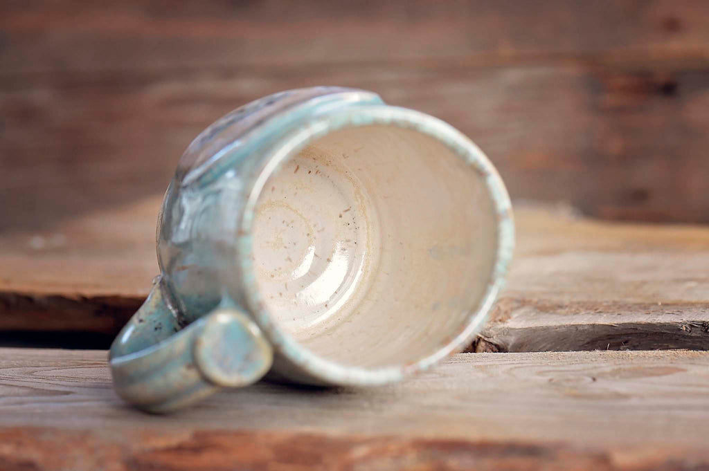 16.9oz Rusted Blue Wildflower Horse Mug